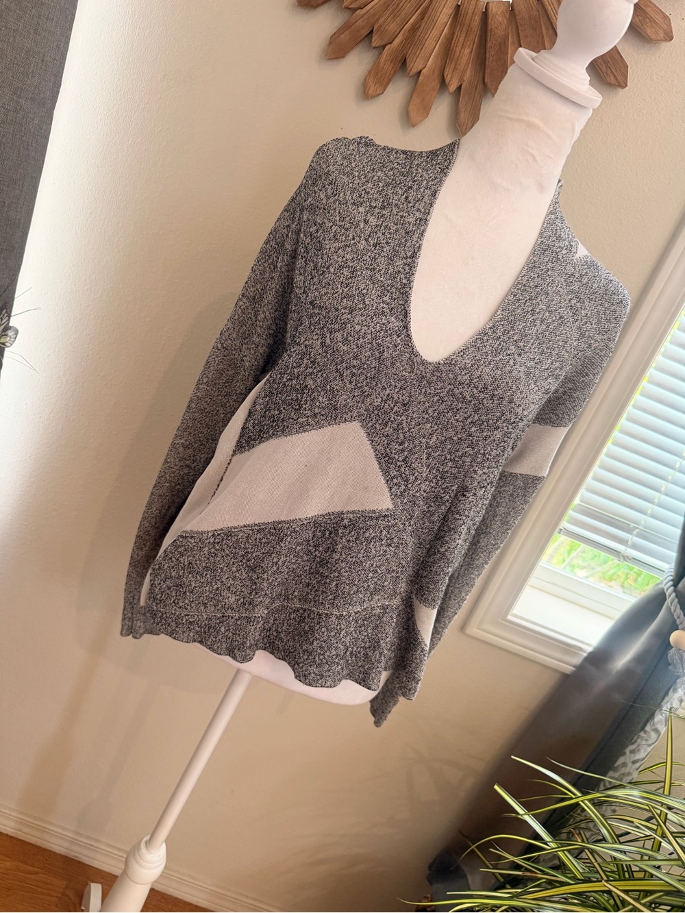 Helmut Lang Gray & White Colorblock V-Neck Knit Sweater | Size Small